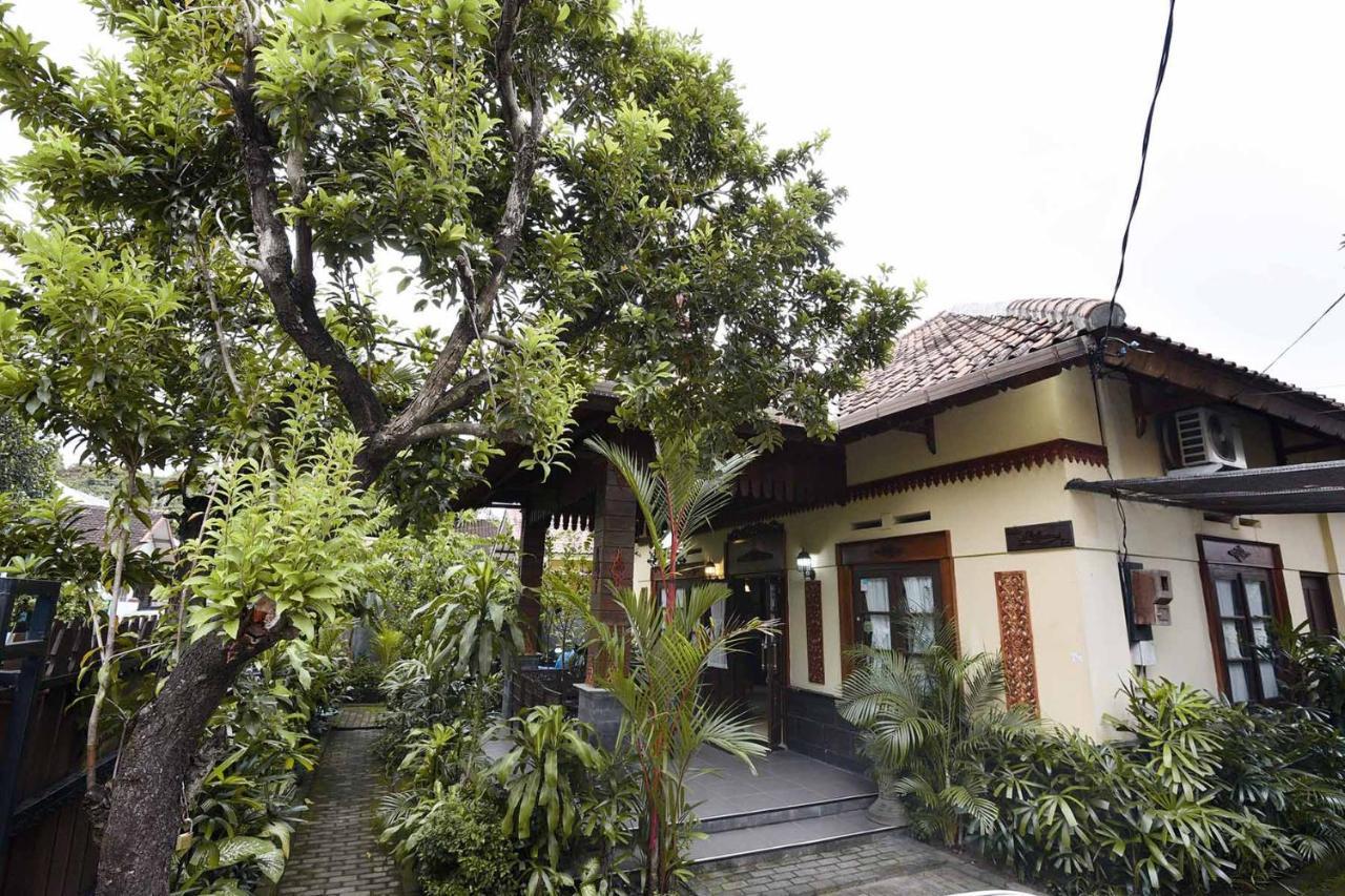 Ndalem Maharani Guest House Yogyakarta Exterior foto
