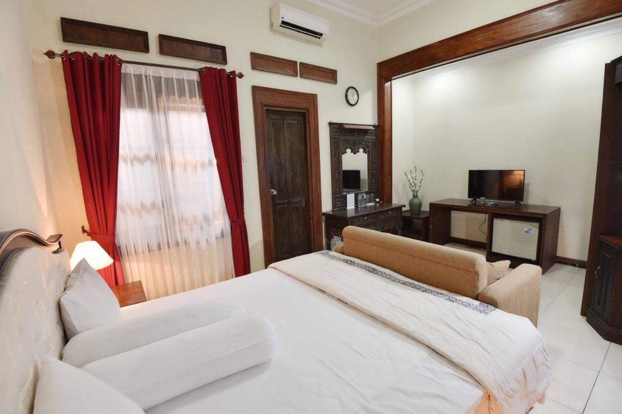 Ndalem Maharani Guest House Yogyakarta Exterior foto