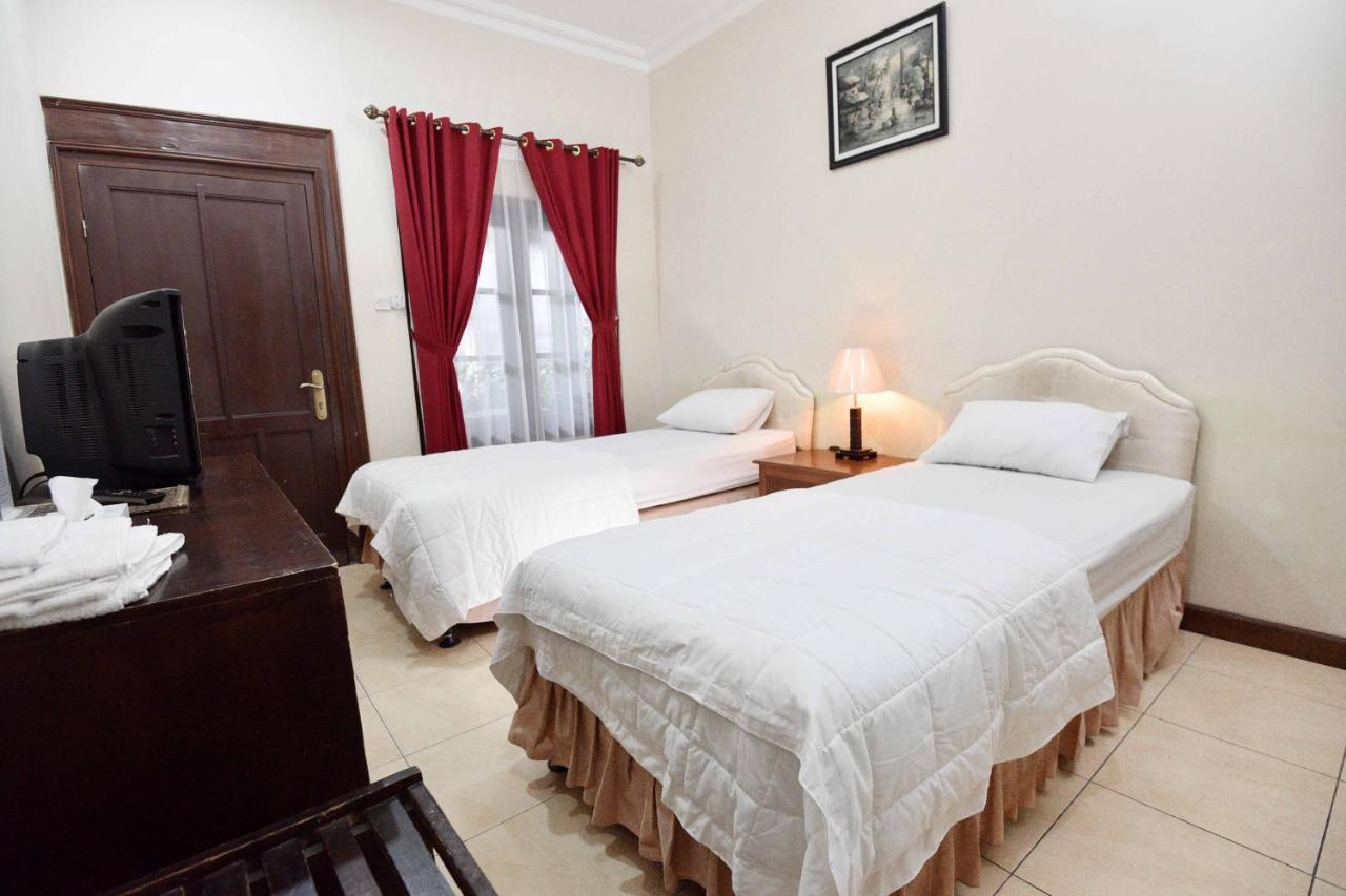 Ndalem Maharani Guest House Yogyakarta Exterior foto