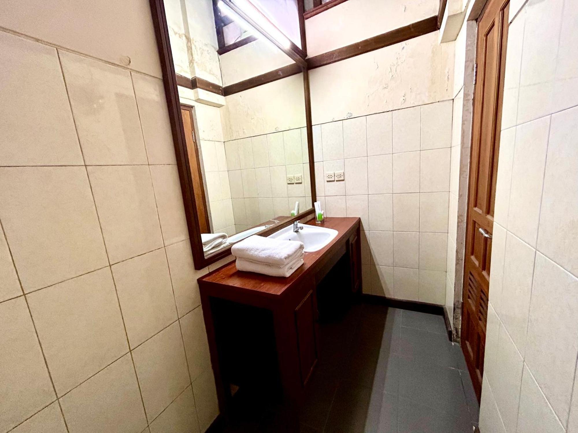 Ndalem Maharani Guest House Yogyakarta Exterior foto